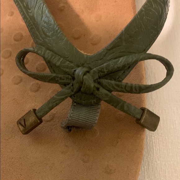 Vionic Bella Green Sandals - Picture 4 of 10